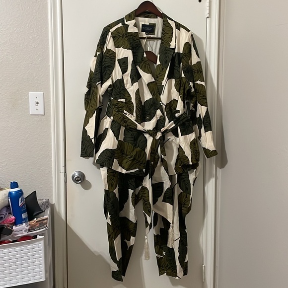 NWT Eloquii Meghan’s White Leaf Suit Set On The View Size 24 - Picture 3 of 12